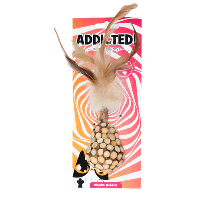 Holzwackelholz mit Federn und Katzenminze