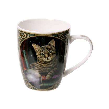 Porzellanbecher mit Katze und Kristallkugel